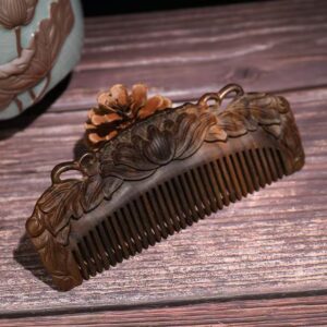 Hand-Carved Wooden Hair Comb (Lotus Design）